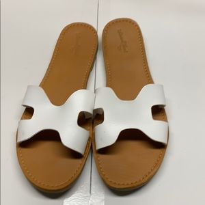 Universal Thread white slide sandals